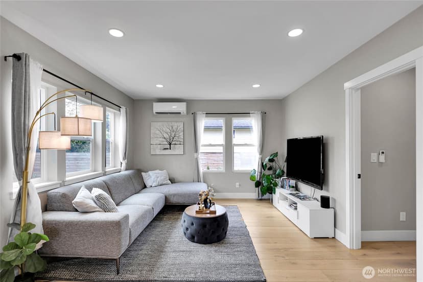 Property photo for 7901 16th Avenue SW, Seattle photo 6