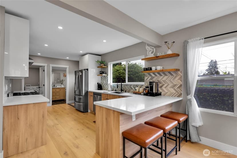 Property photo for 7901 16th Avenue SW, Seattle photo 10