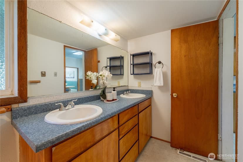 Property photo for 10121 67th Avenue NE, Arlington photo 11