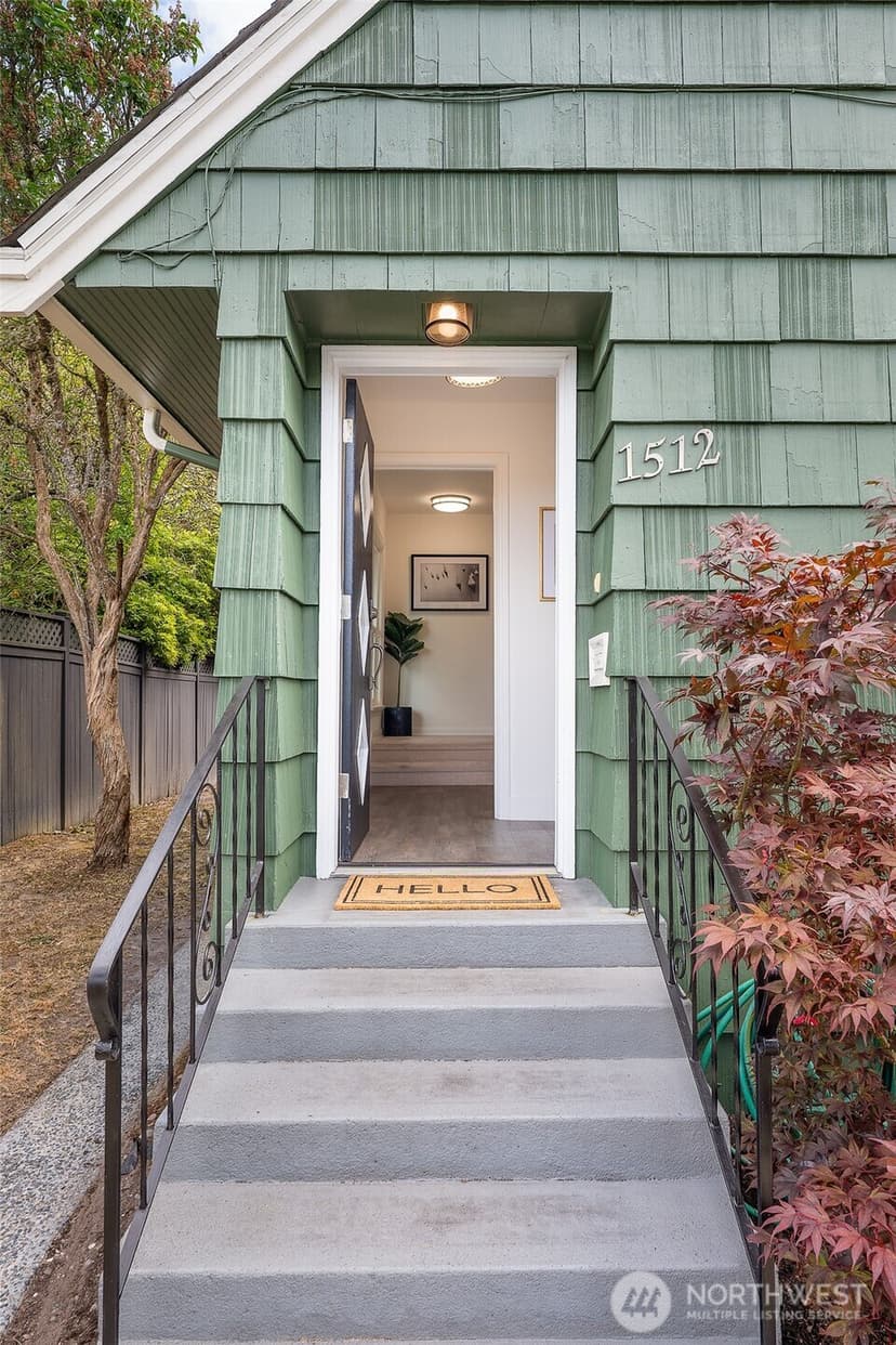 Property photo for 1512 6th Avenue W, Seattle photo 2