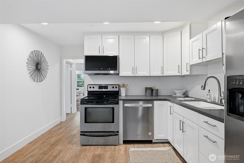 Property photo for 1512 6th Avenue W, Seattle photo 11