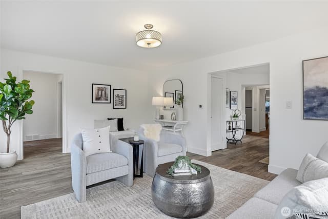 Property photo for 1512 6th Avenue W, Seattle photo 5