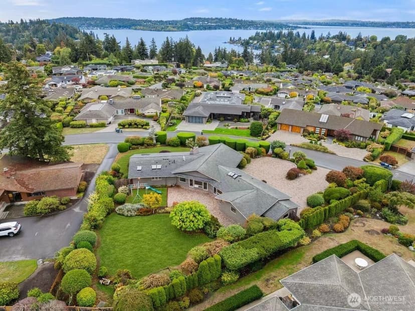 Property photo for 9600 Hilltop Rd, Bellevue