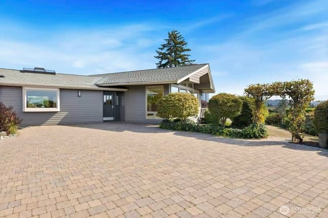 Property photo for 9600 Hilltop Rd, Bellevue photo 3