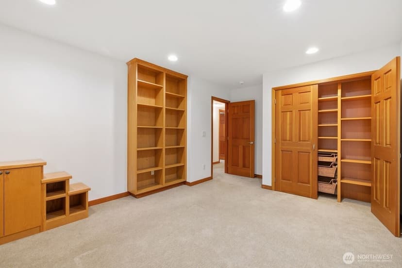 Property photo for 9600 Hilltop Rd, Bellevue photo 23