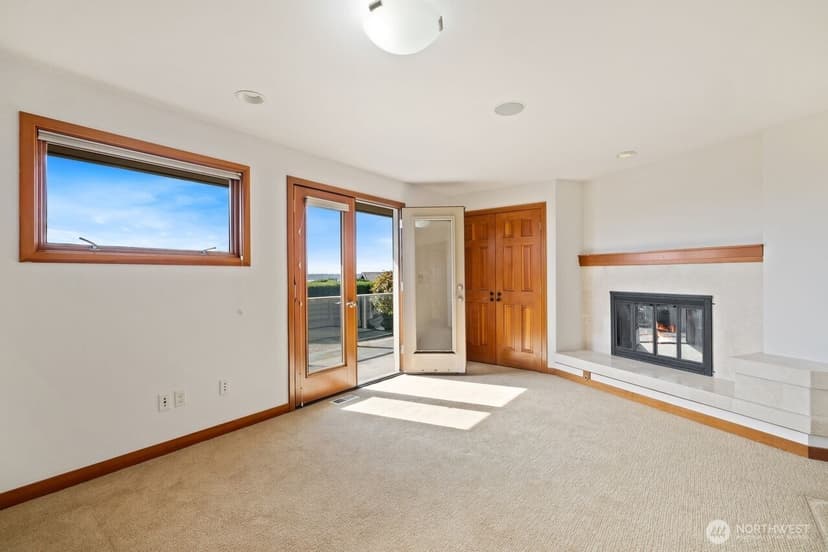 Property photo for 9600 Hilltop Rd, Bellevue photo 15
