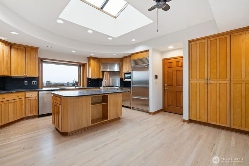 Property photo for 9600 Hilltop Rd, Bellevue photo 14