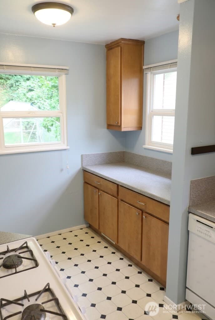 Property photo for 9233 17th Avenue NE, Seattle photo 6