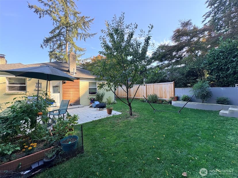 Property photo for 9233 17th Avenue NE, Seattle photo 3