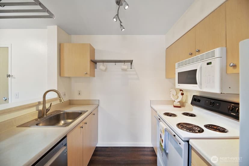 Property photo for 2818 Grand Avenue #B501, Everett photo 9