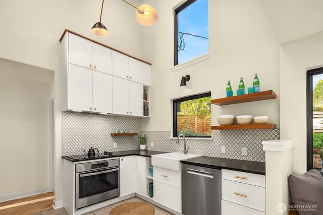 Property photo for 4002 12th Avenue S, Seattle photo 5