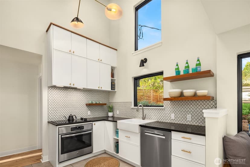 Property photo for 4002 12th Avenue S, Seattle photo 5