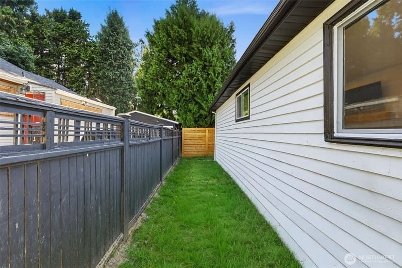 Property photo for 12215 44th Avenue S, Tukwila photo 25