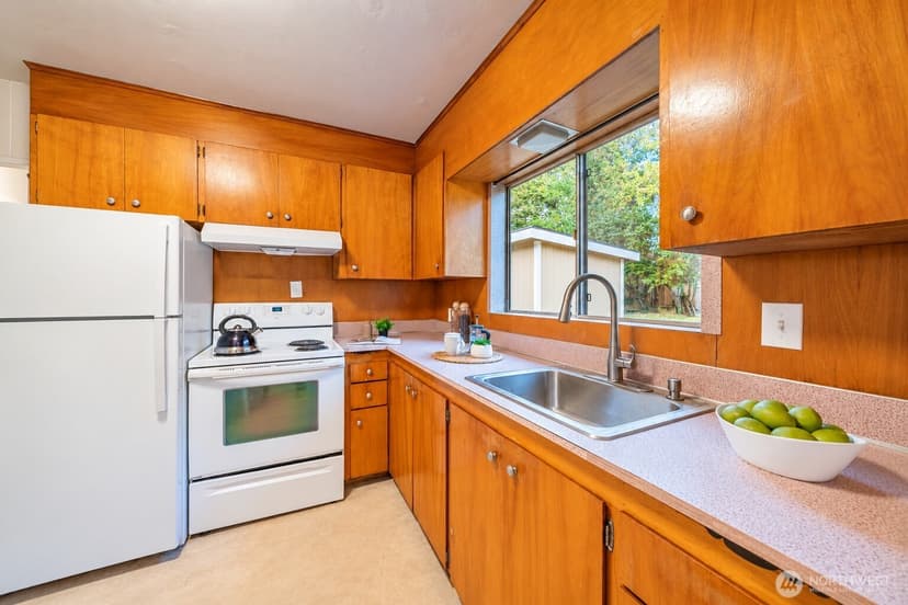 Property photo for 5522 NE 193rd Street, Lake Forest Park photo 8