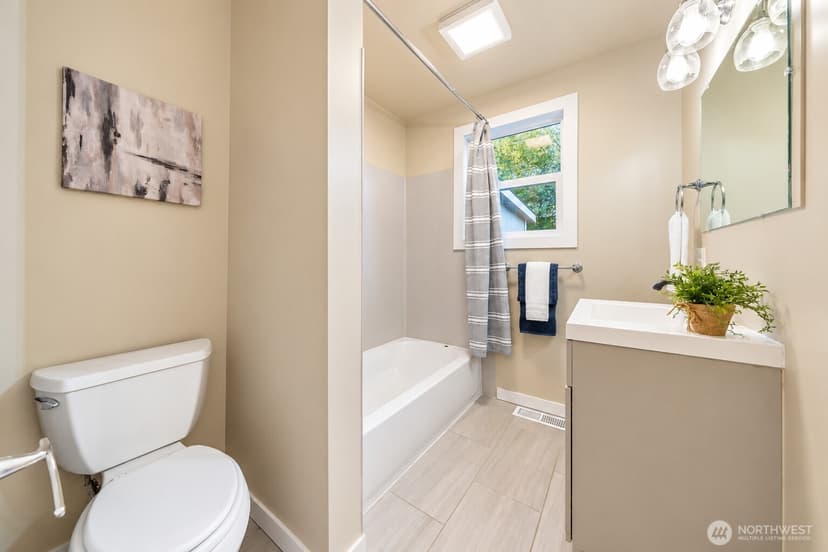 Property photo for 5522 NE 193rd Street, Lake Forest Park photo 11