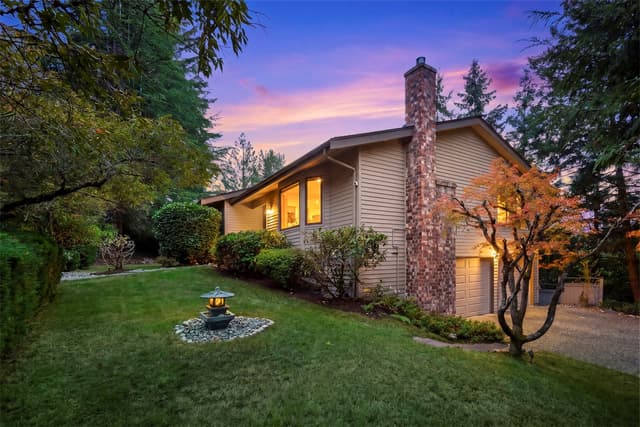 Property photo for 13233 SE 51st Place, Bellevue photo 2