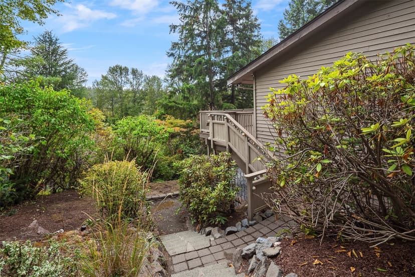 Property photo for 13233 SE 51st Place, Bellevue photo 37