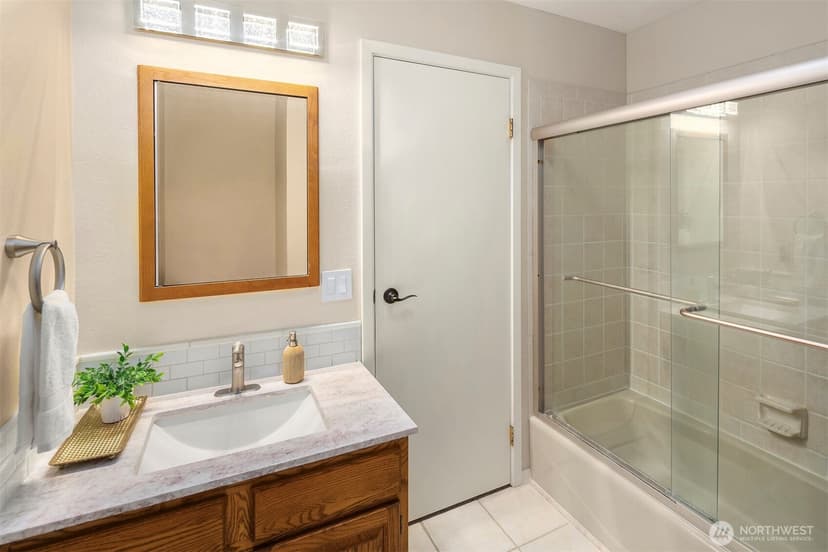 Property photo for 13233 SE 51st Place, Bellevue photo 25