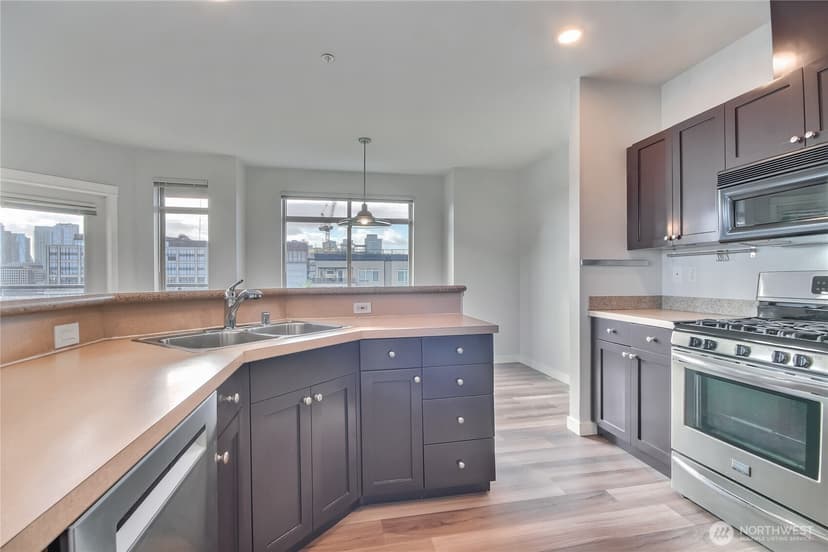 Property photo for 1000 Aurora Avenue N #509, Seattle photo 9