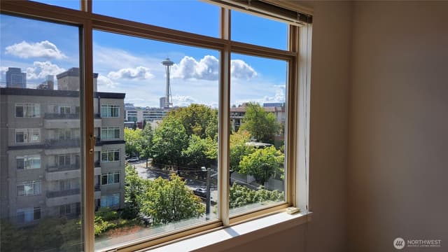 Property photo for 1000 Aurora Avenue N #509, Seattle photo 3