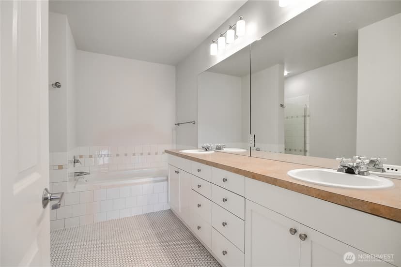 Property photo for 1000 Aurora Avenue N #509, Seattle photo 14