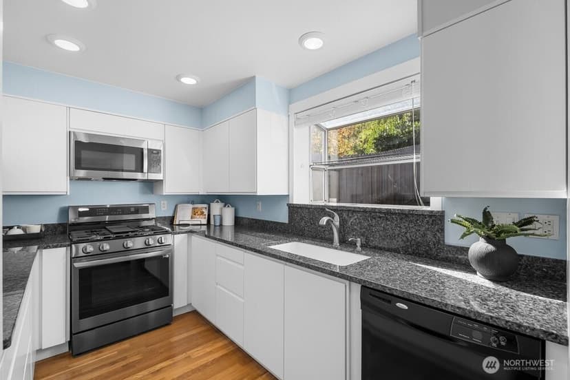 Property photo for 317 27th Avenue E, Seattle photo 13