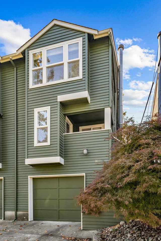 Property photo for 317 27th Avenue E, Seattle photo 2