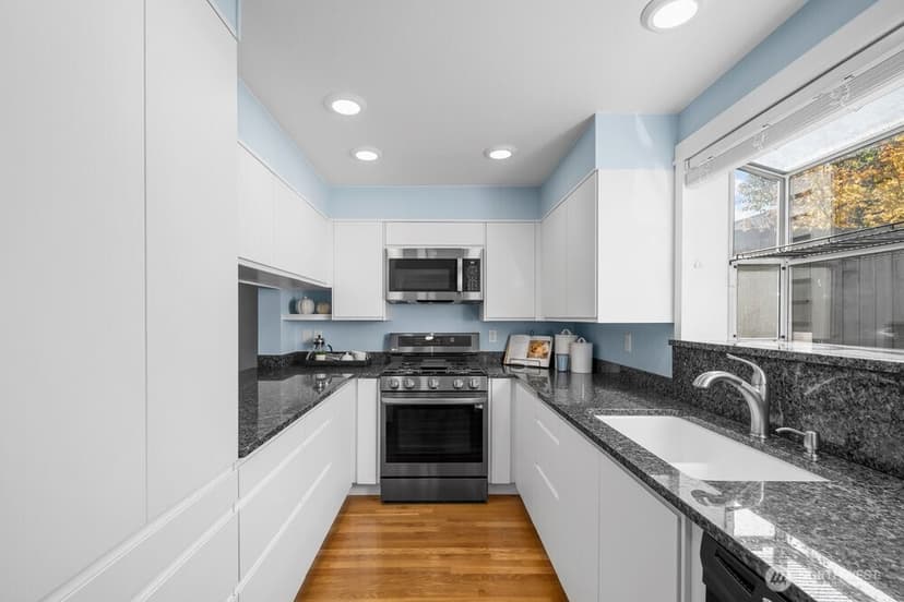 Property photo for 317 27th Avenue E, Seattle photo 12