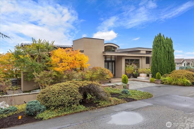 Property photo for 5607 104th Avenue NE, Kirkland photo 3