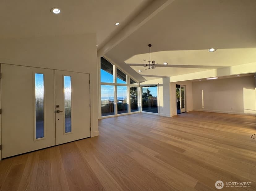 Property photo for 14000 Somerset Blvd SE, Bellevue photo 11
