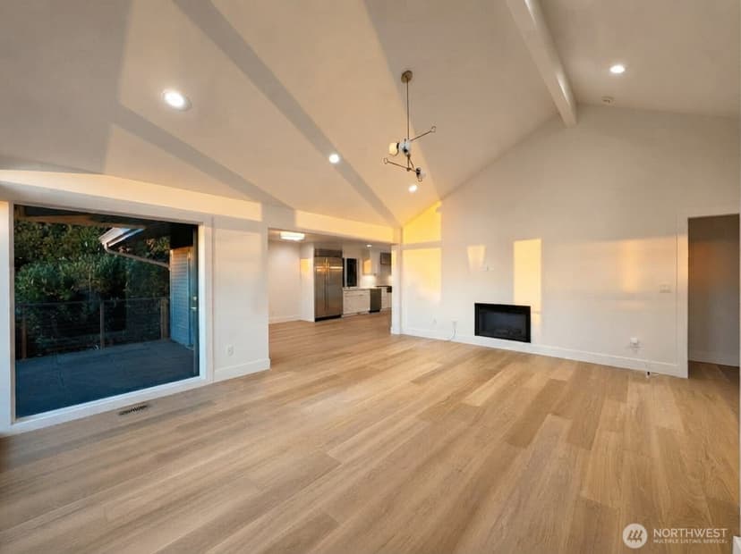 Property photo for 14000 Somerset Blvd SE, Bellevue photo 9