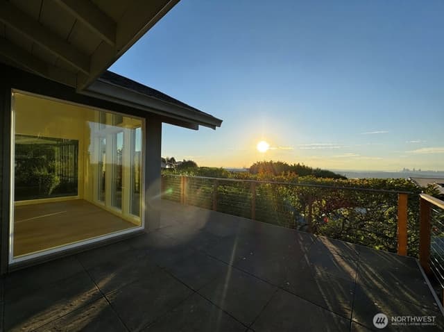Property photo for 14000 Somerset Blvd SE, Bellevue photo 4