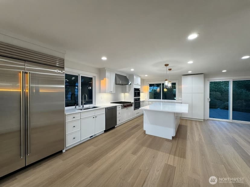 Property photo for 14000 Somerset Blvd SE, Bellevue photo 19