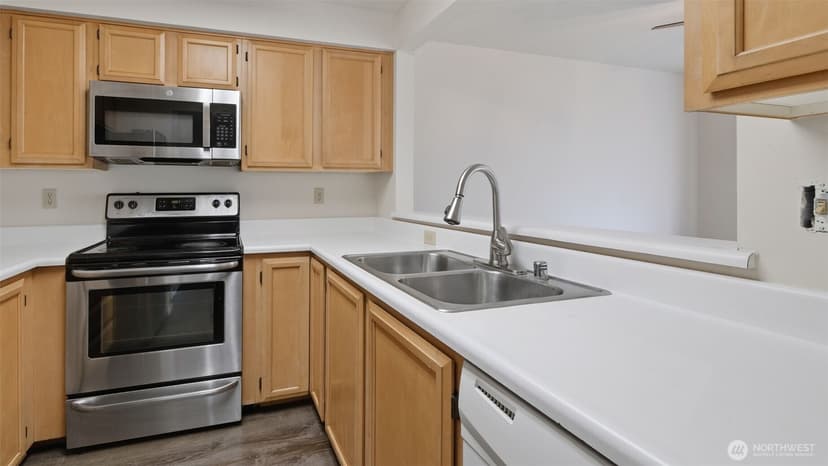 Property photo for 927 132nd Street SW #F5, Everett photo 15