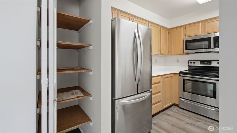 Property photo for 927 132nd Street SW #F5, Everett photo 11