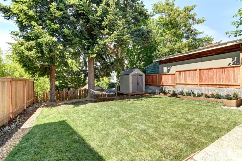 Property photo for 7043 17 Avenue NW, Seattle photo 4