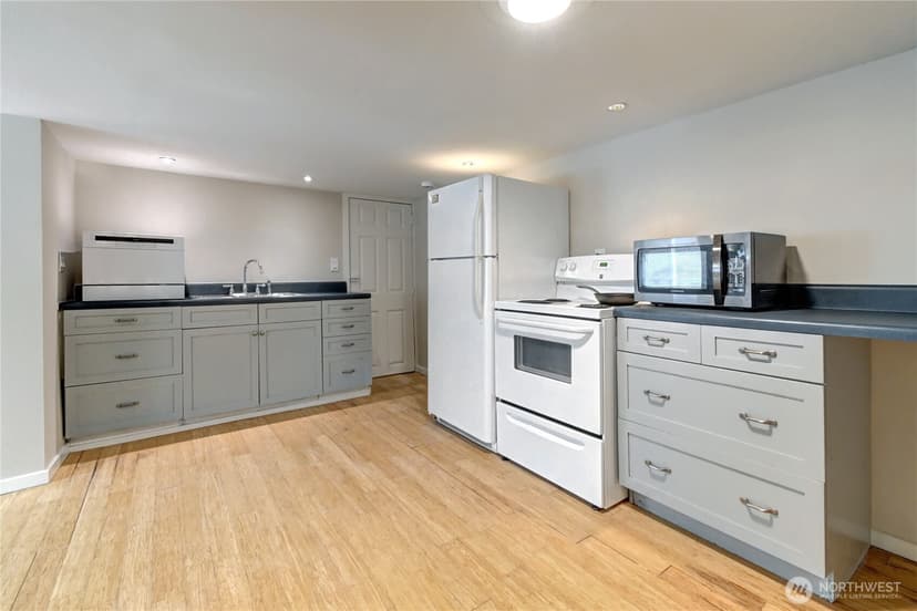 Property photo for 7043 17 Avenue NW, Seattle photo 19
