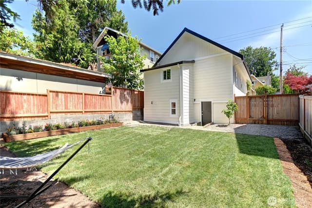 Property photo for 7043 17 Avenue NW, Seattle photo 2
