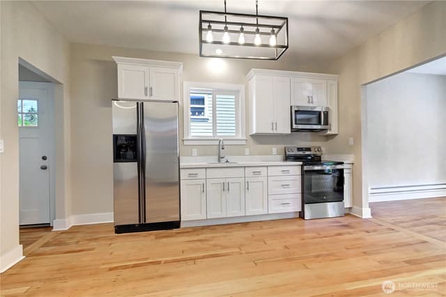 Property photo for 7043 17 Avenue NW, Seattle photo 5