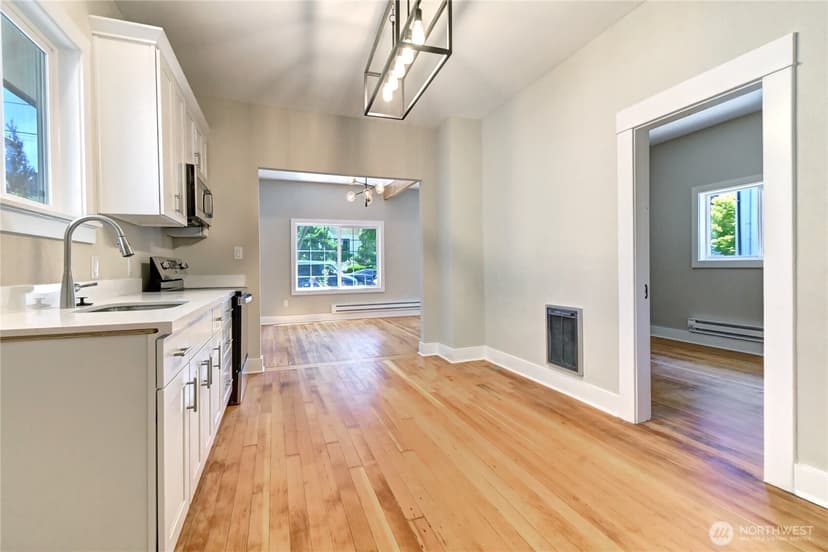 Property photo for 7043 17 Avenue NW, Seattle photo 8