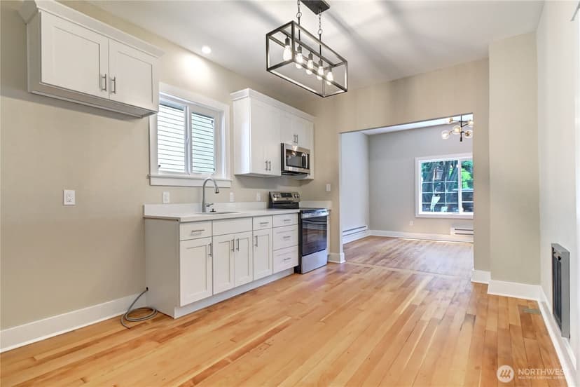Property photo for 7043 17 Avenue NW, Seattle photo 6