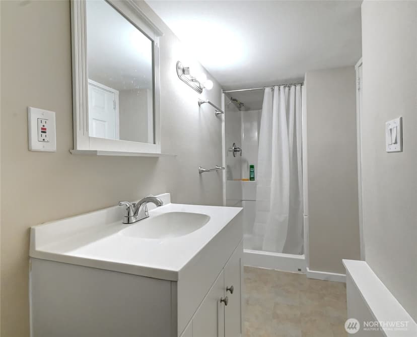 Property photo for 7043 17 Avenue NW, Seattle photo 27