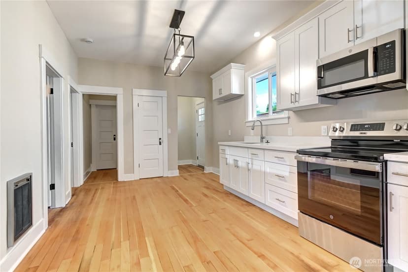 Property photo for 7043 17 Avenue NW, Seattle photo 7