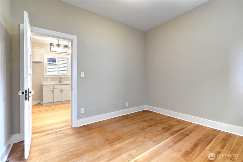 Property photo for 7043 17 Avenue NW, Seattle photo 14