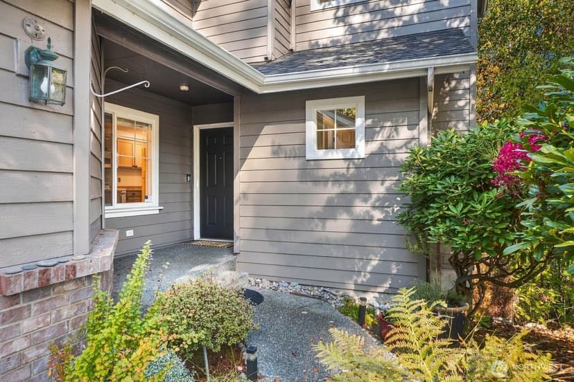 Property photo for 16918 Cobblestone Drive, Lynnwood photo 2
