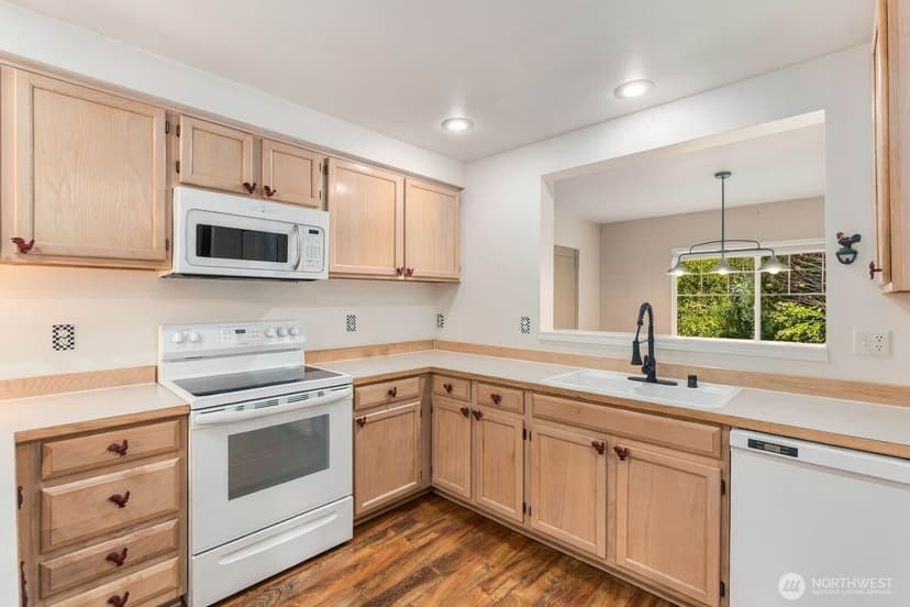 Property photo for 16918 Cobblestone Drive, Lynnwood photo 16