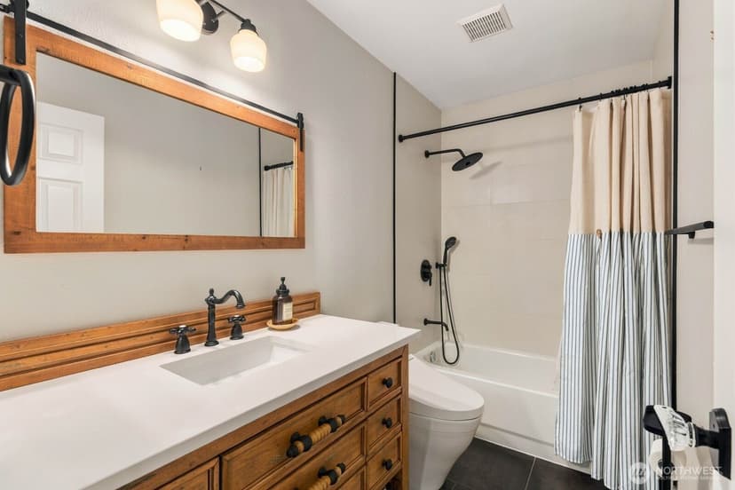Property photo for 16918 Cobblestone Drive, Lynnwood photo 25