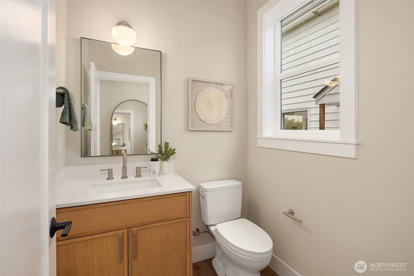 Property photo for 3020 38th Avenue W, Seattle photo 14