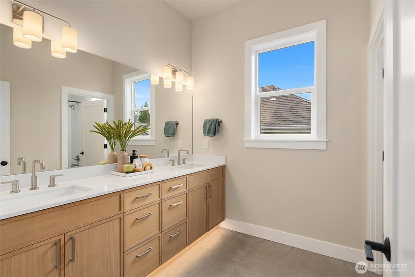 Property photo for 3020 38th Avenue W, Seattle photo 21
