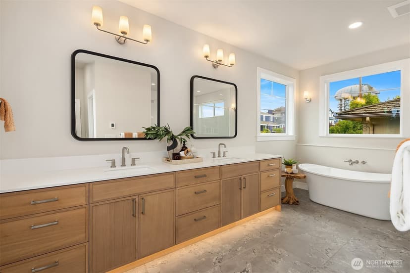 Property photo for 3020 38th Avenue W, Seattle photo 18